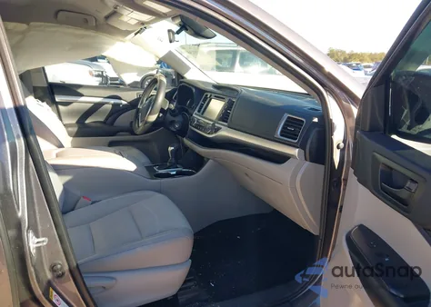 2019 Toyota Highlander Le Plus z USA, uszkodzony, nr VIN 5TDZZRFH9KS325034